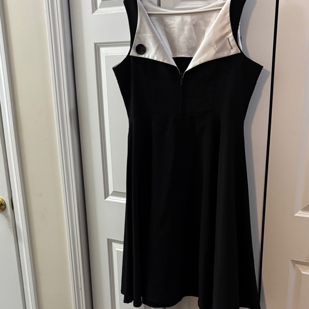 Betty Page black white pin up style dress with contrast collar which sits on you